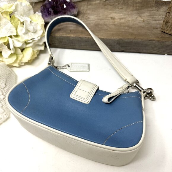 Coach Blue & White Leather Buckle Shoulder Bag With Zip Closure & Inner Pockets - Picture 5 of 9
